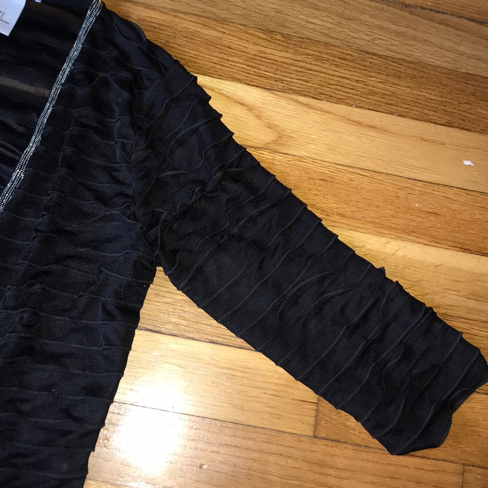Cute Front Clasp Sweater - Picture 4 of 5